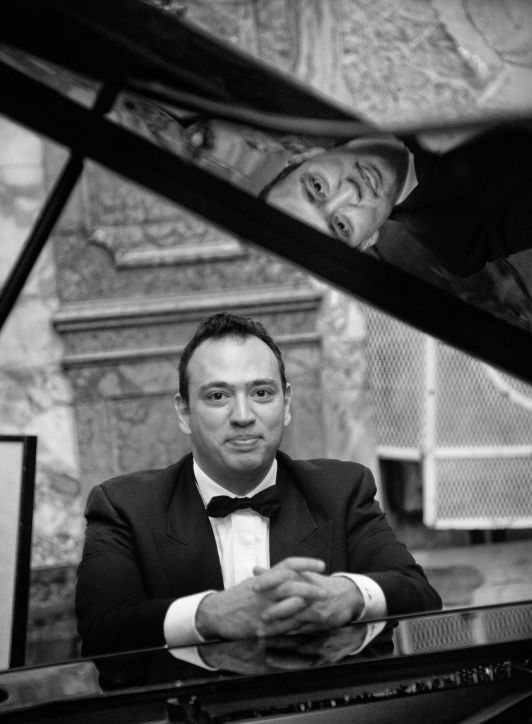 ünlü piyanist şevki karayel 